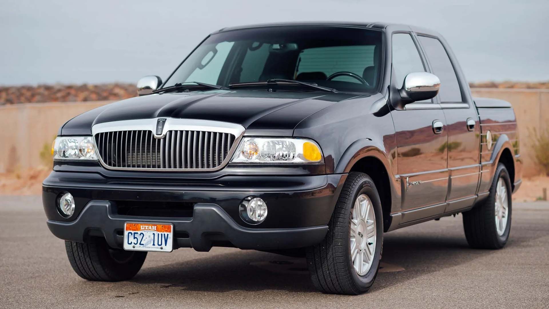 front 3/4 view of a black 2002 Lincoln Blackwood
