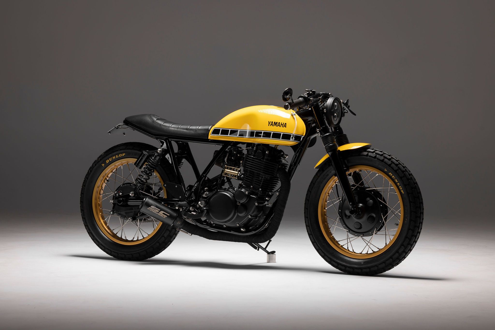 Yellow And Murdered: Yamaha SR400 Transformed Into A Piping Hot