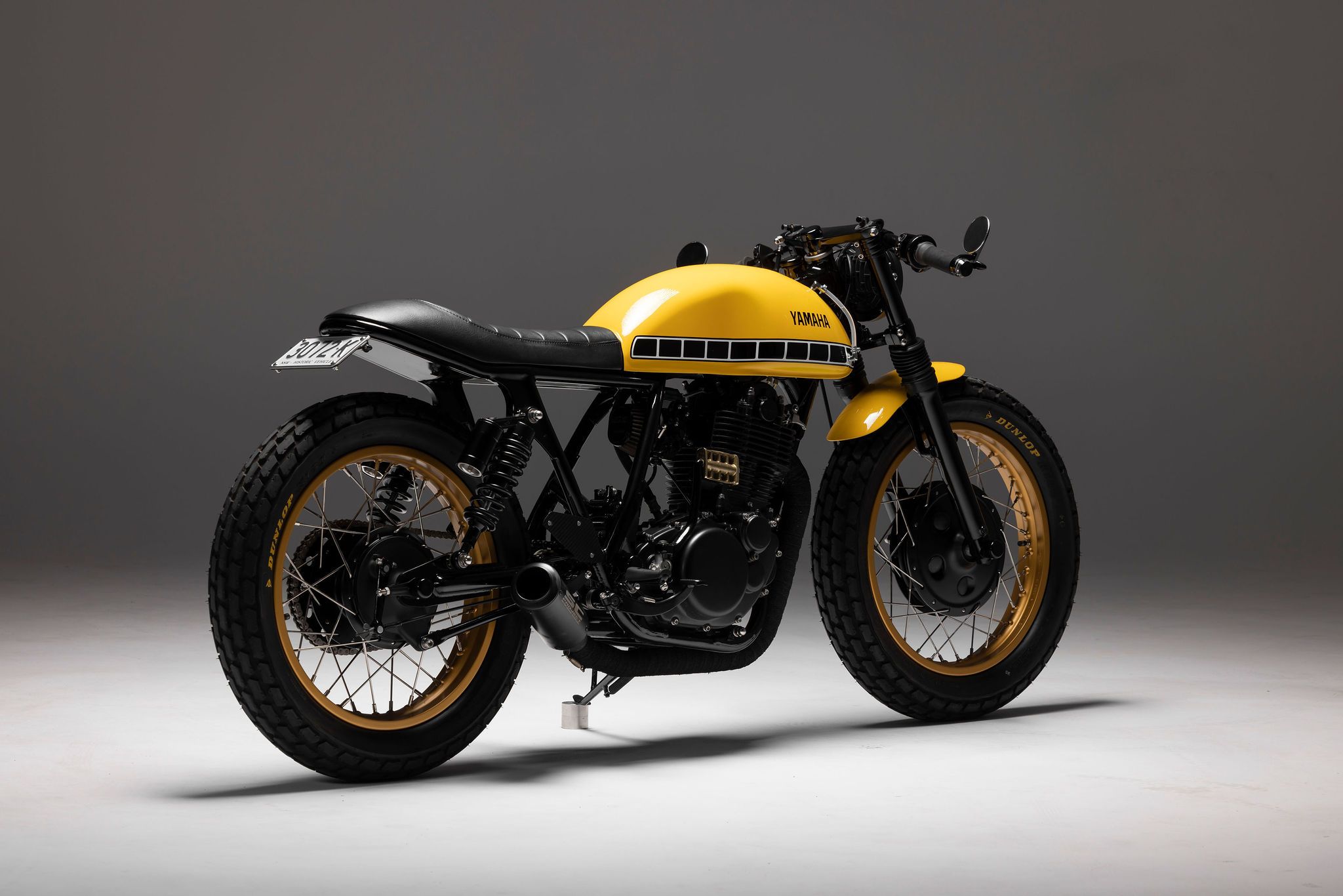 Yellow And Murdered: Yamaha SR400 Transformed Into A Piping Hot