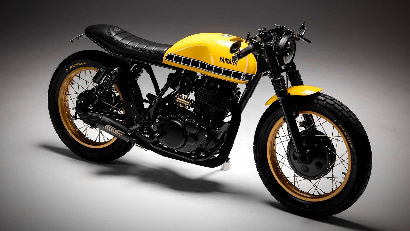 Yellow And Murdered: Yamaha SR400 Transformed Into A Piping Hot 