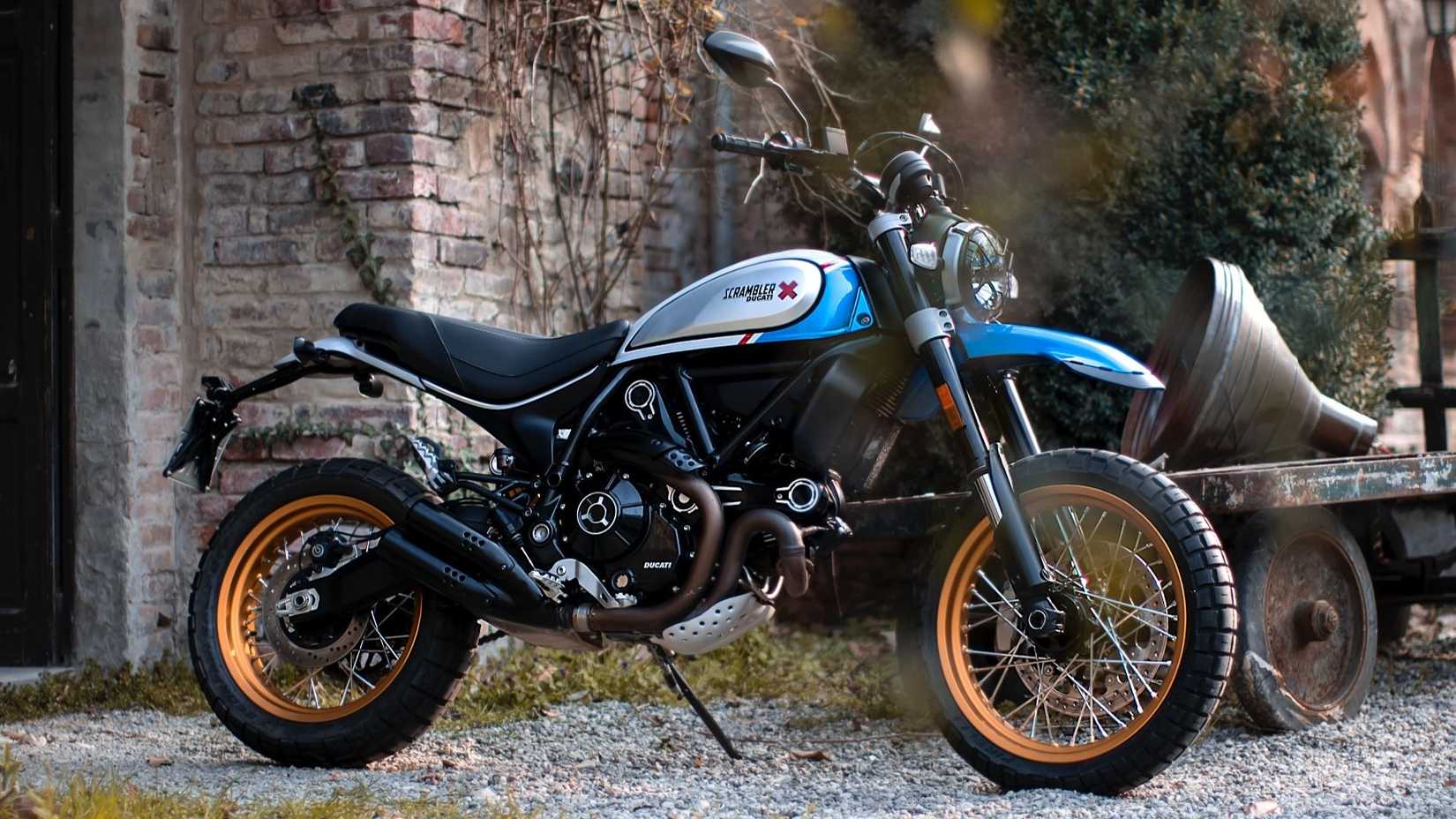 Ducati Scrambler Desert Sled ainda baleado