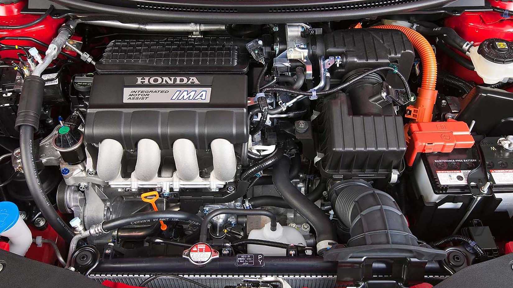 Engine bay of a 2012 Honda CR-Z