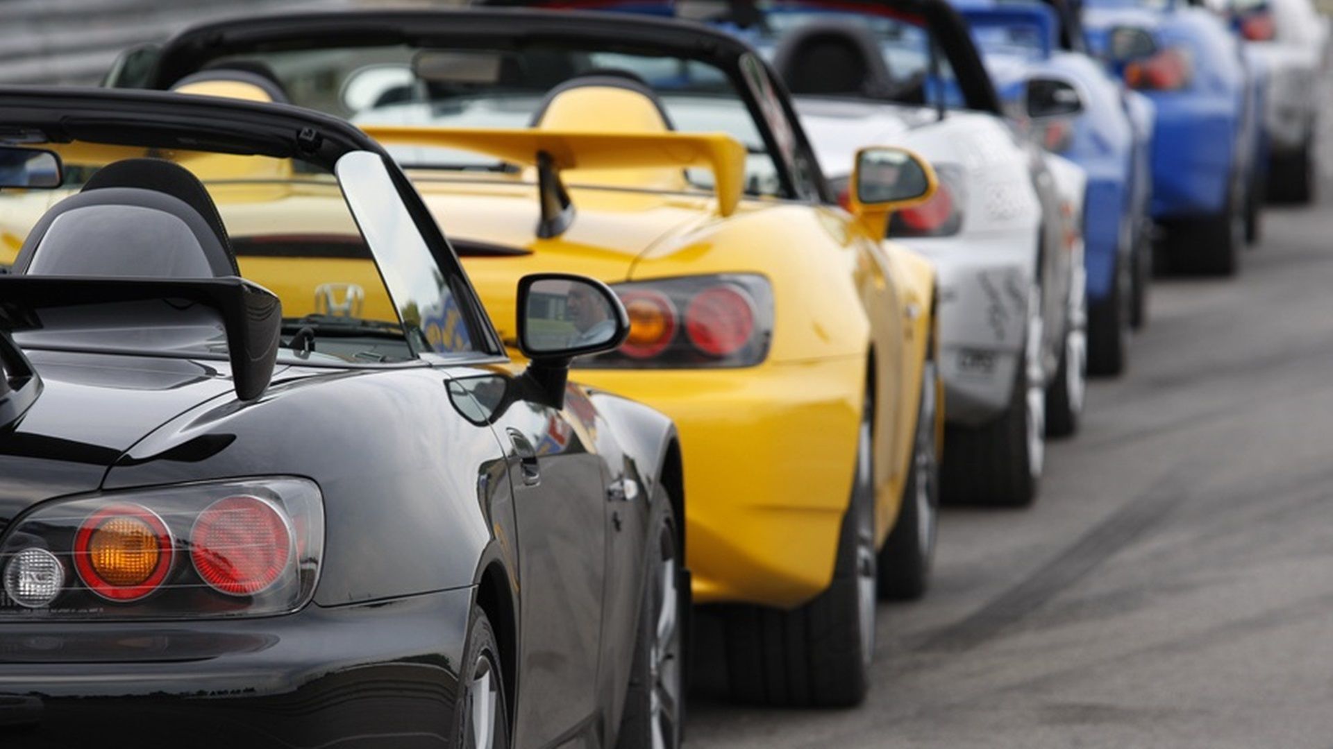 Honda S2000 lineup rear