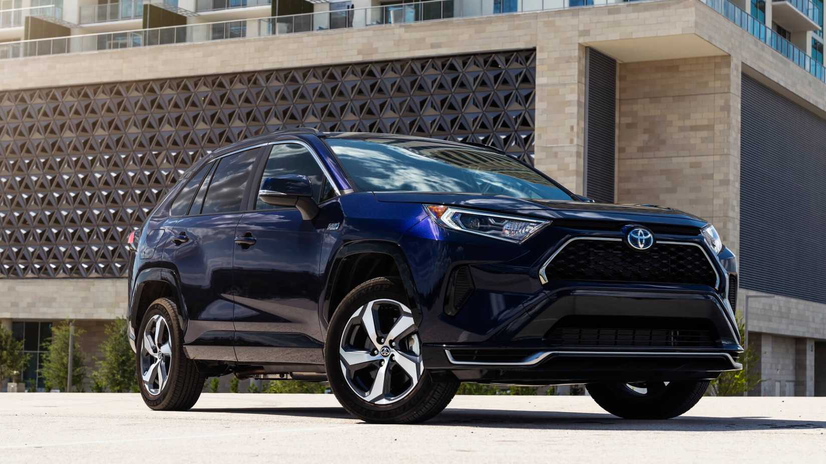 2023 RAV4 Prime SE front 3/4 parked