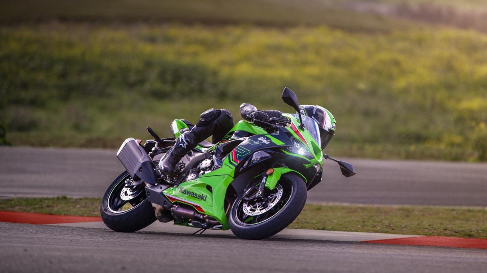 2024 Kawasaki Ninja ZX-6R vs Aprilia RS 660 - Which Is The