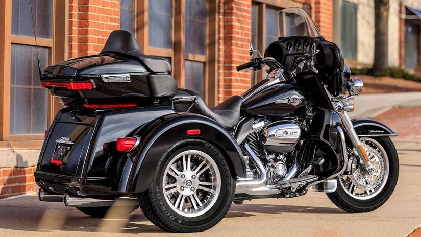 Harley Davidson Tri Glide Ultra static shot