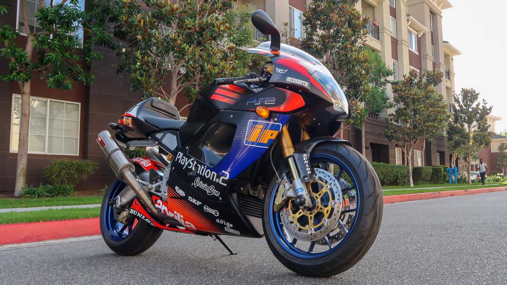 Aprilia-RSV-Mille-R-Haga-Réplica-Frente-Direita