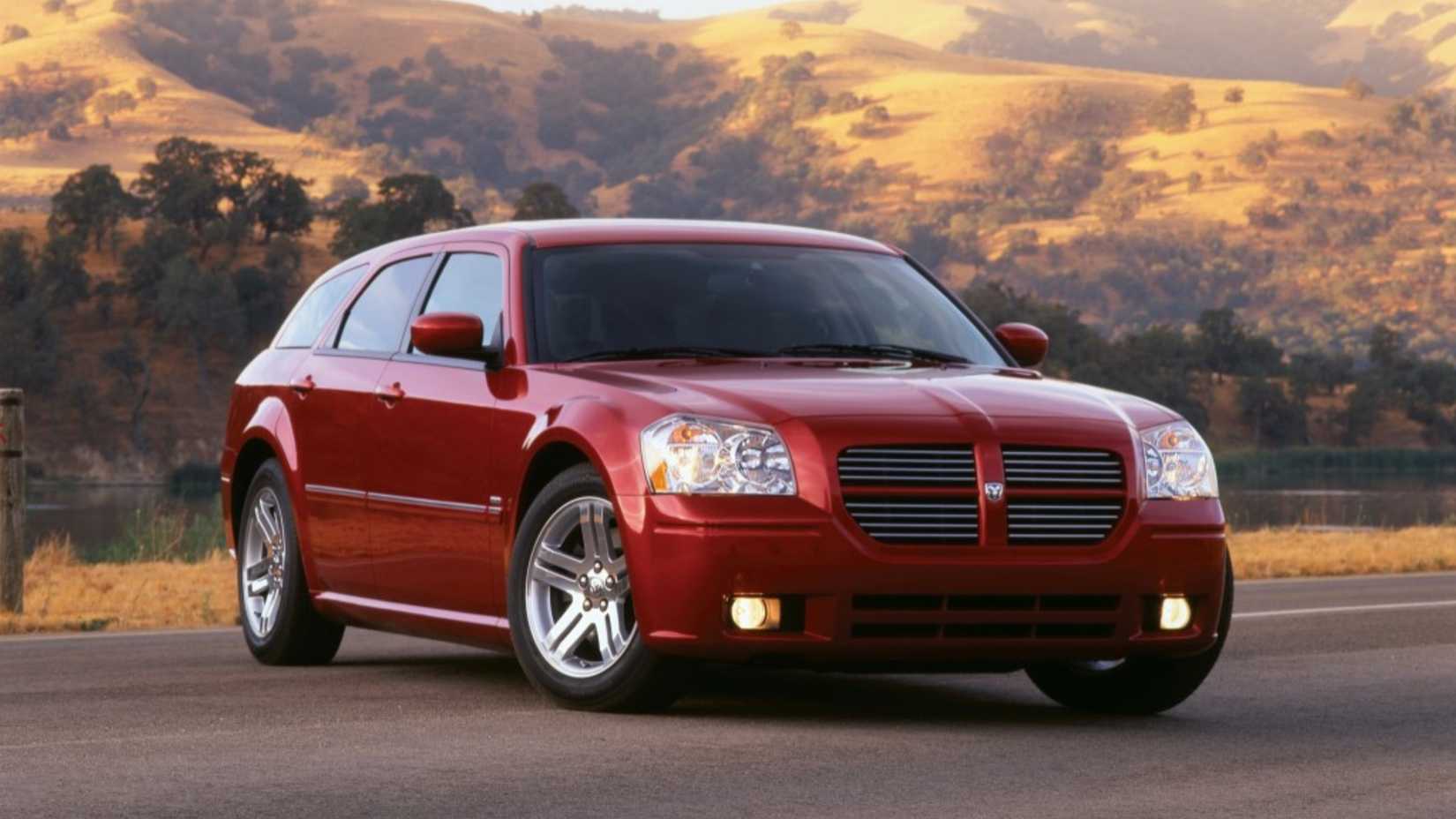 Red 2005 Dodge Magnum SRT8