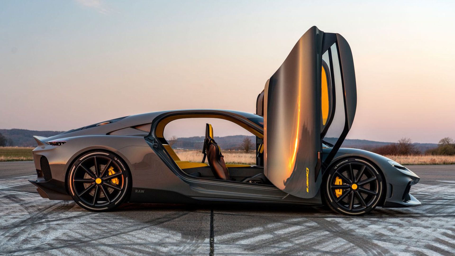 Koenigsegg Gemera scissor doors