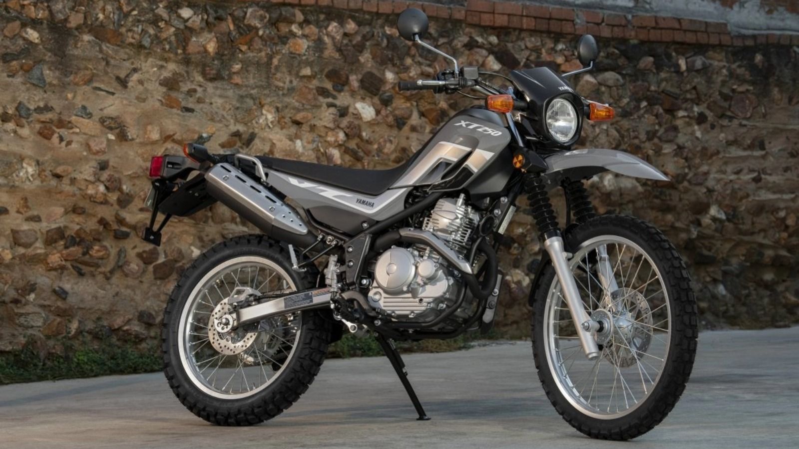 ヤマハXT　　　 YAMAHA XT - All Models by Year (1976-Present) - Specs, Pictures