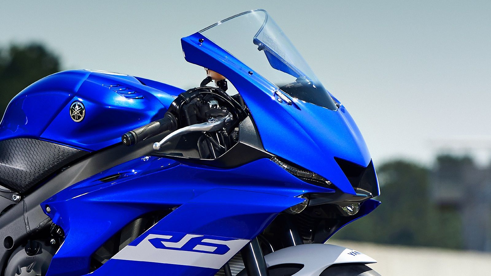 Here's Why We Would Pick The Yamaha R6 Over The New YZF-R9