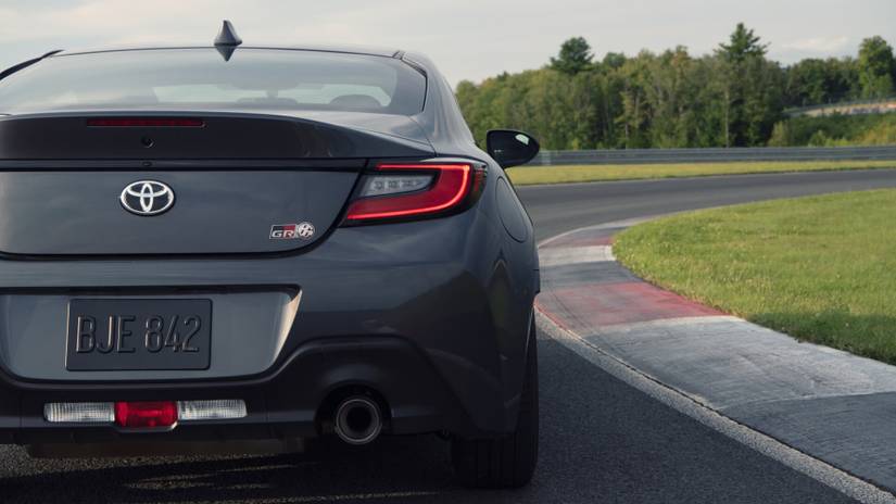 10 Ways The Toyota GR86 Dominates The Sports Car Segment