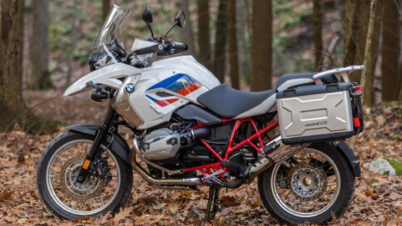 Uma BMW R1200GS 2012 estacionada