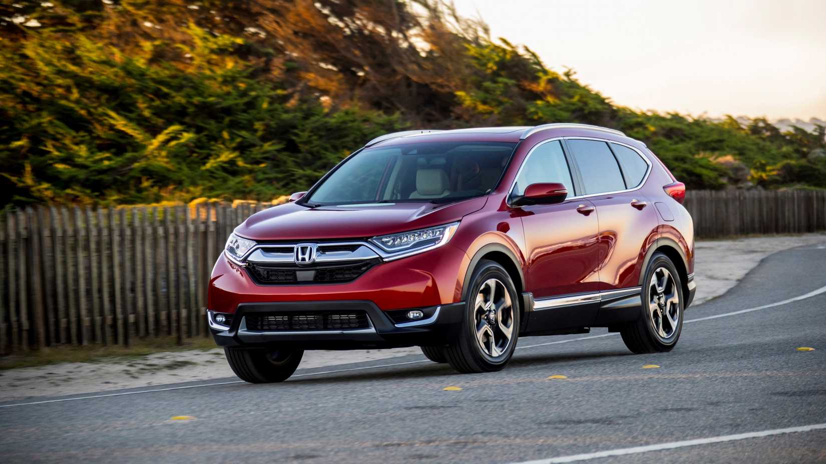 Front 3/4 shot of the 2018 Honda CR-V