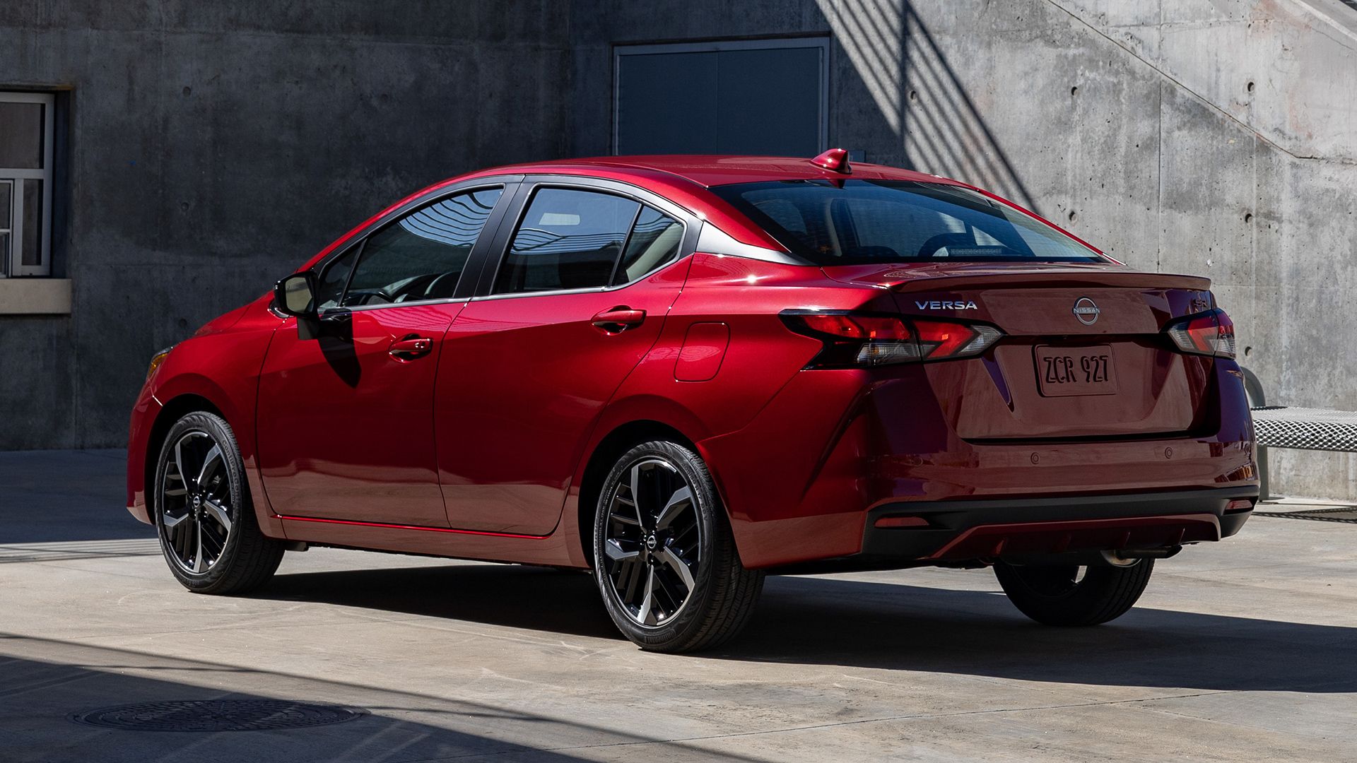 Visão traseira 2023-Nissan-Versa