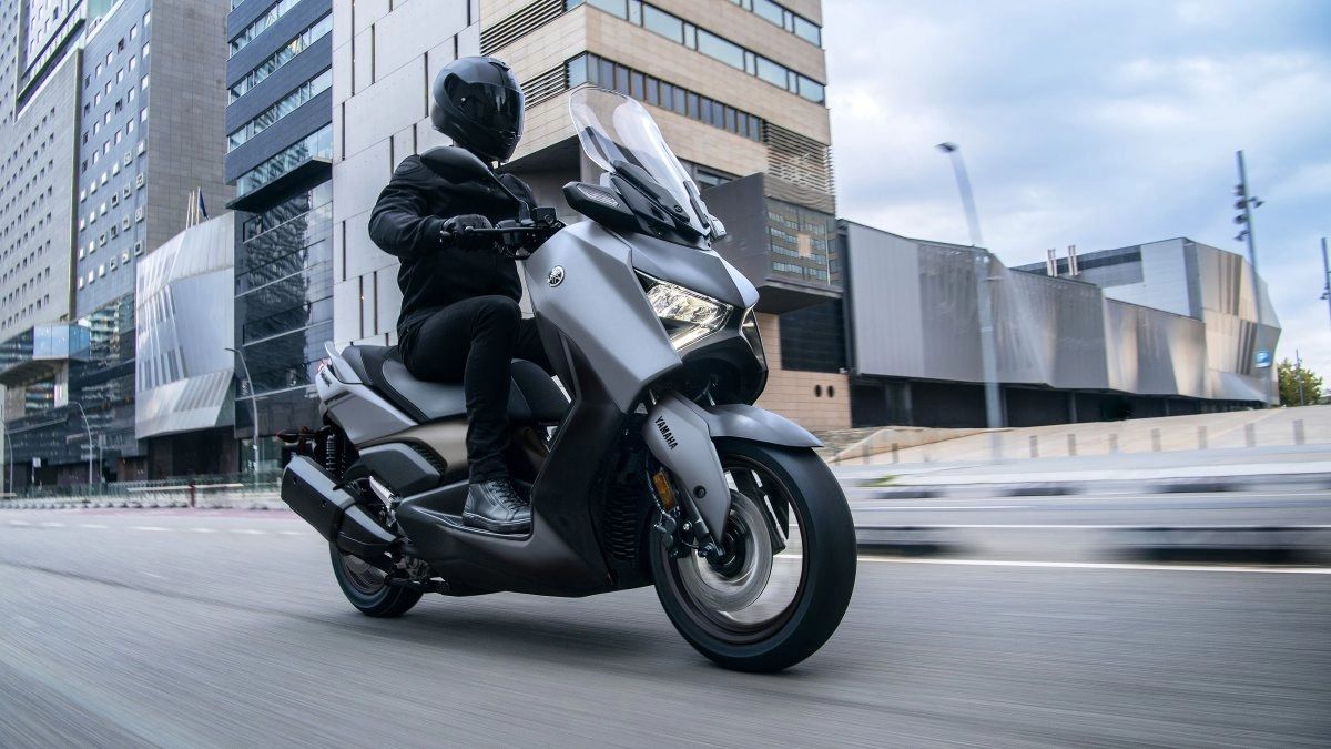2024 Yamaha TMAX Tech MAX: The Ultimate Urban Maxi-Scooter