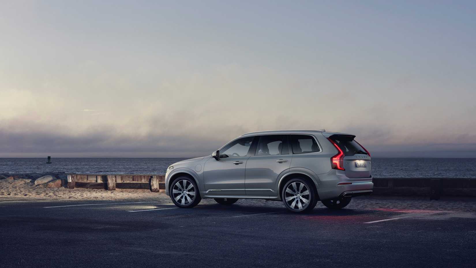 2023 Volvo XC90 Recharge in Birch Light metallic