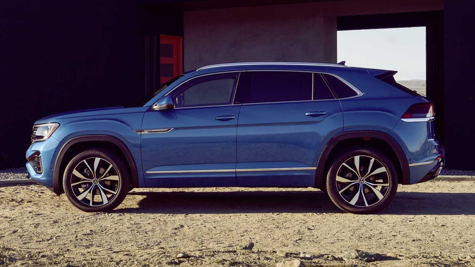 2024 Atlas Cross Sport side view