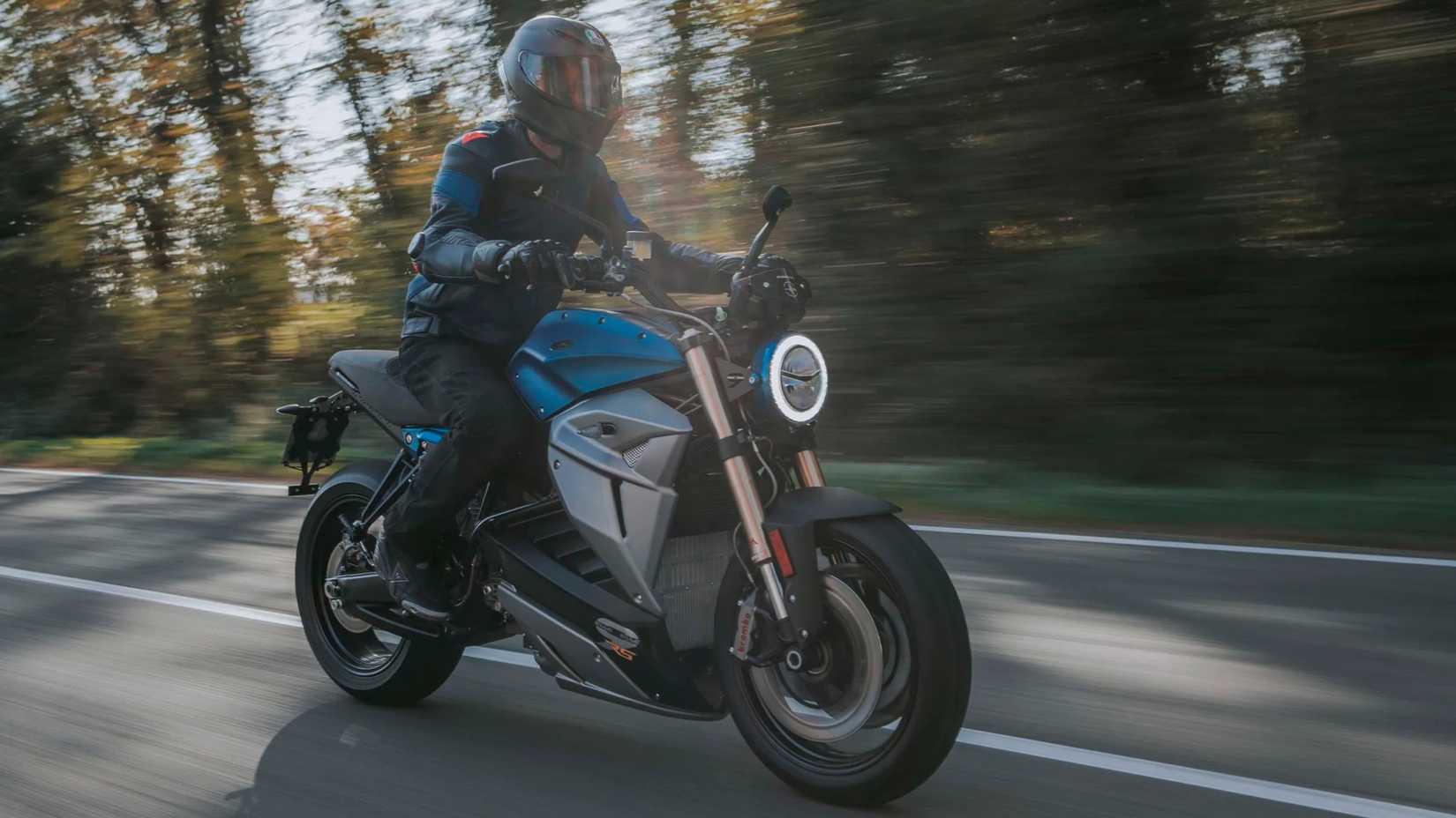 Energica EsseEsse9 andando pela rodovia