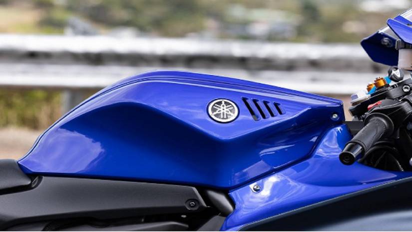 A side view of a blue fuel tank of a Yamaha YZF-R7 
