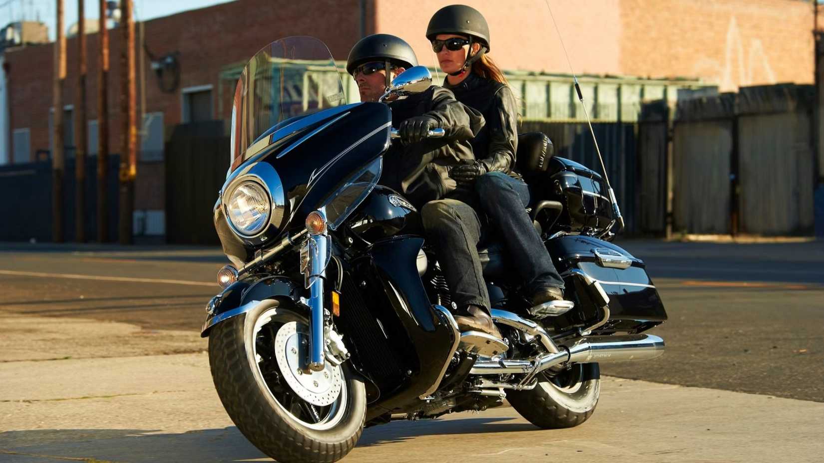 Cruzador de turismo subestimado Yamaha Royal Star Venture S preto 2012