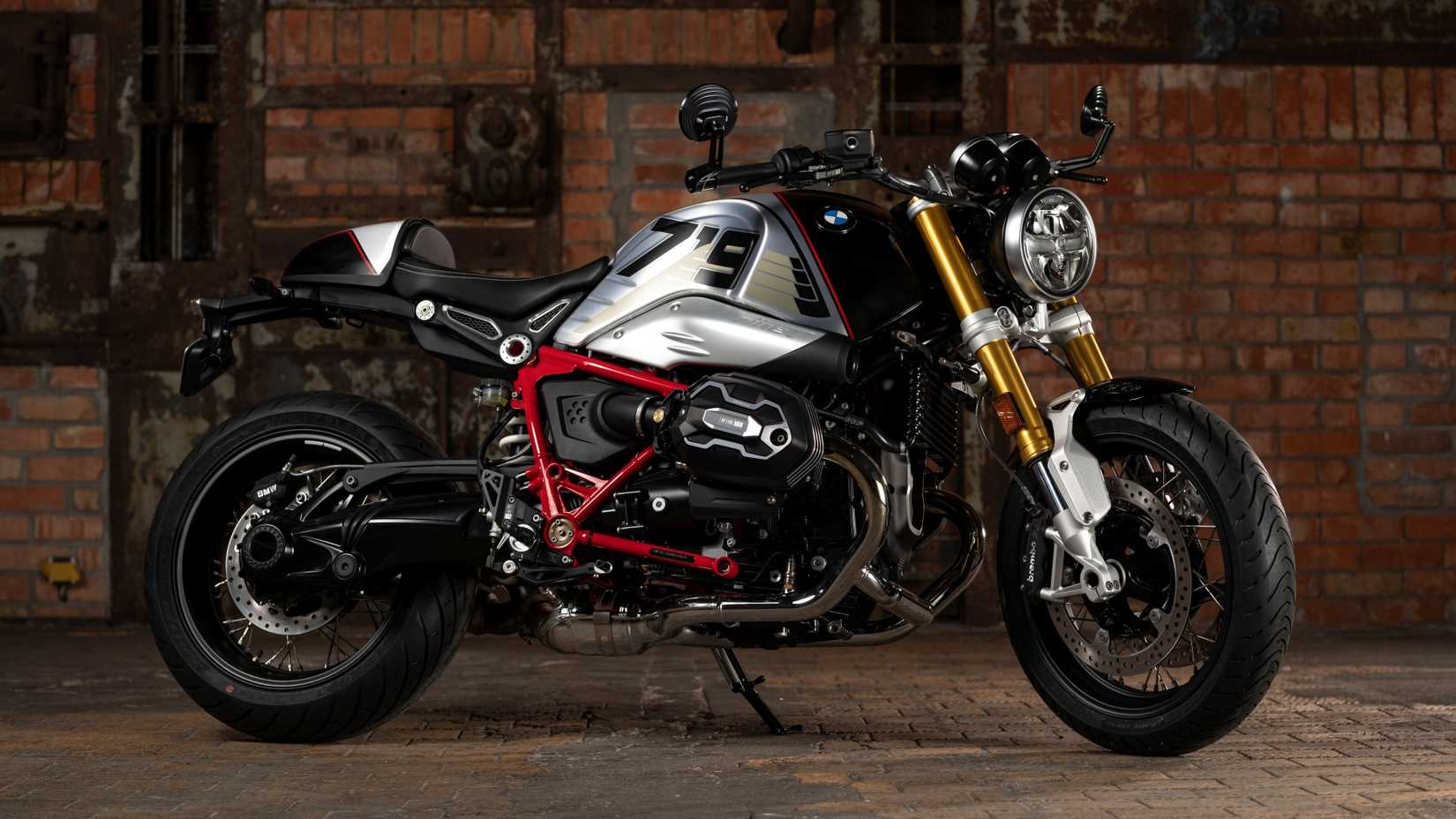 A front 3/4 side right shot of a 2022 BMW R nineT