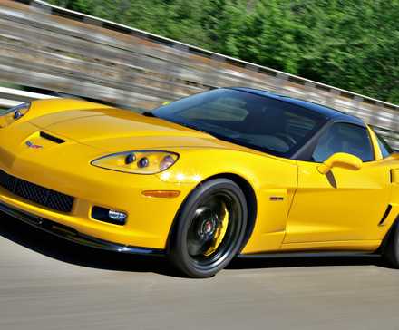 Chevrolet Corvette Z06 amarelo 2013