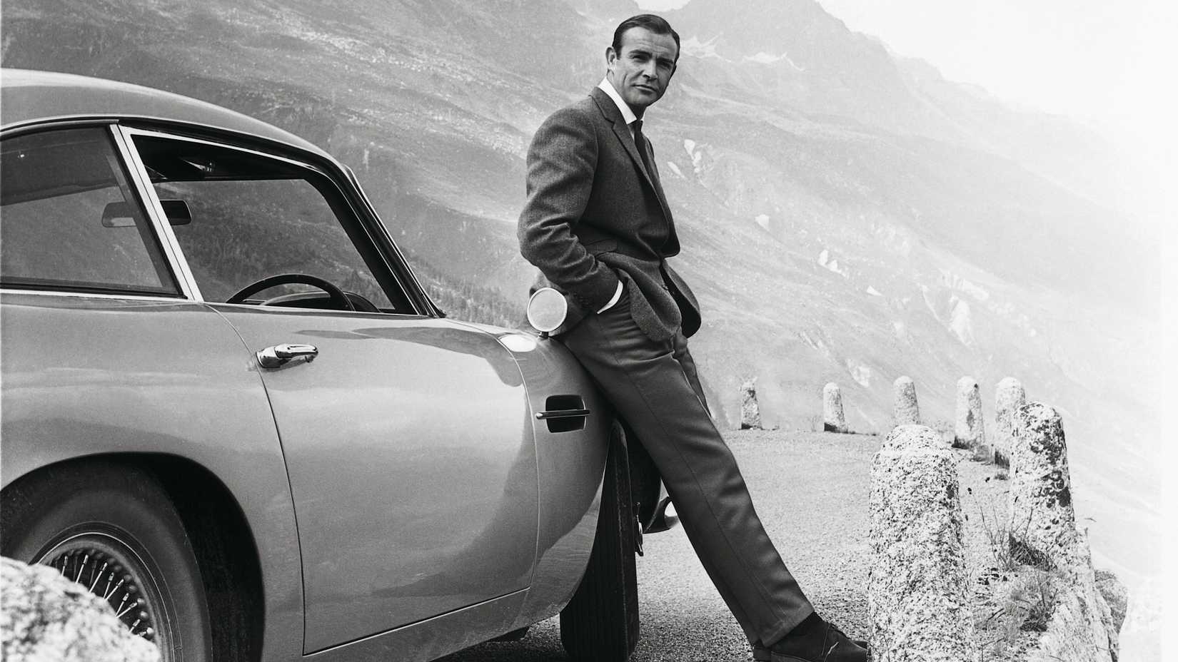 Aston Martin DB5 Goldfinger with Sean Connery