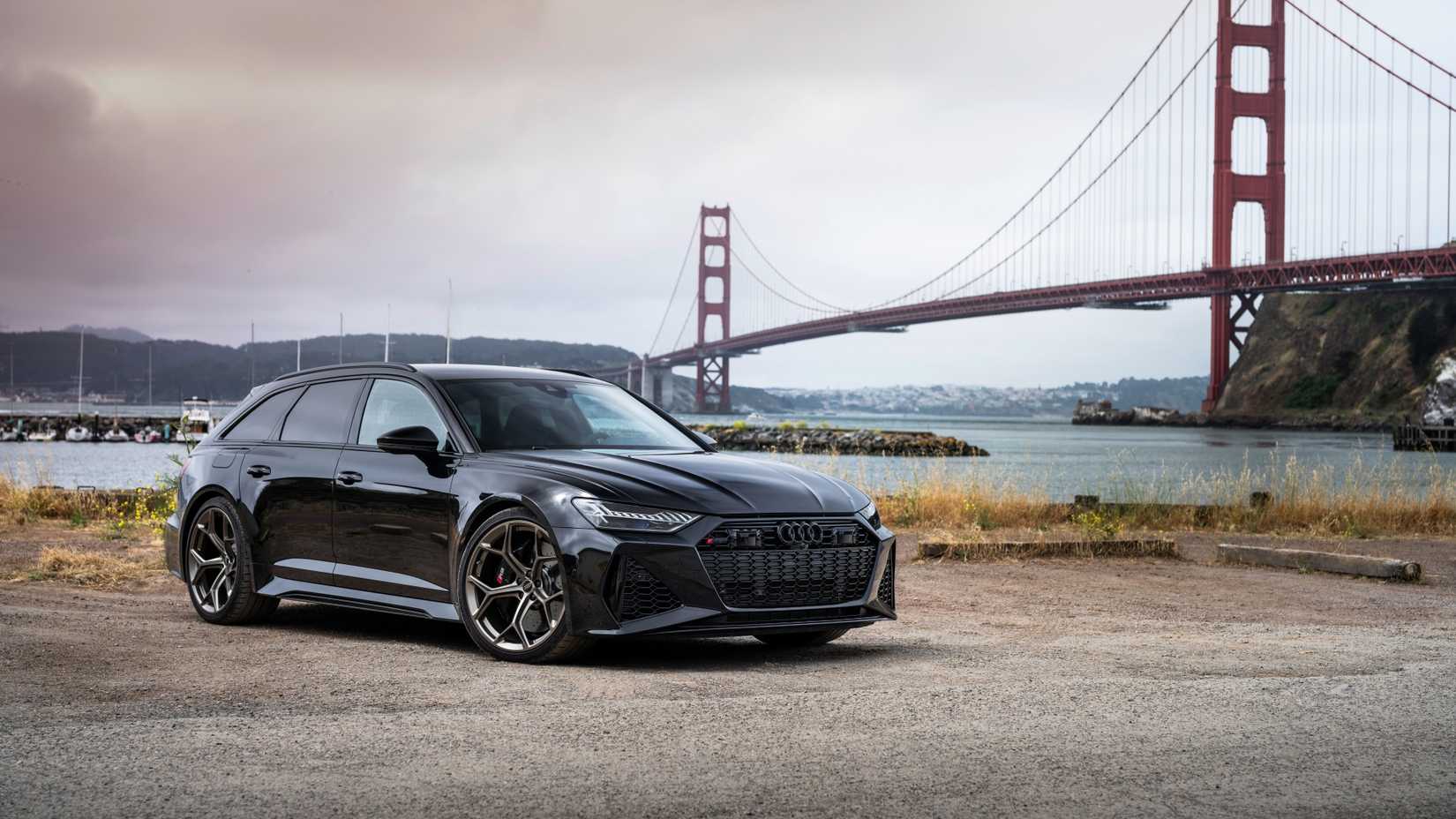 An exterior 3/4 shot of the 2024 Audi RS6 Avant performance