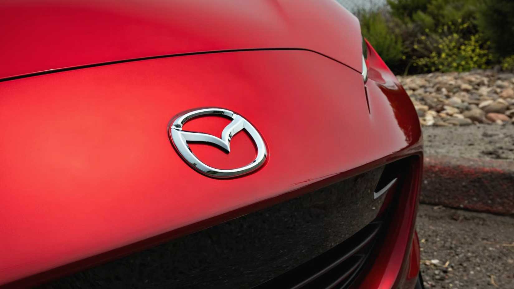 Mazda MX-5 vermelho