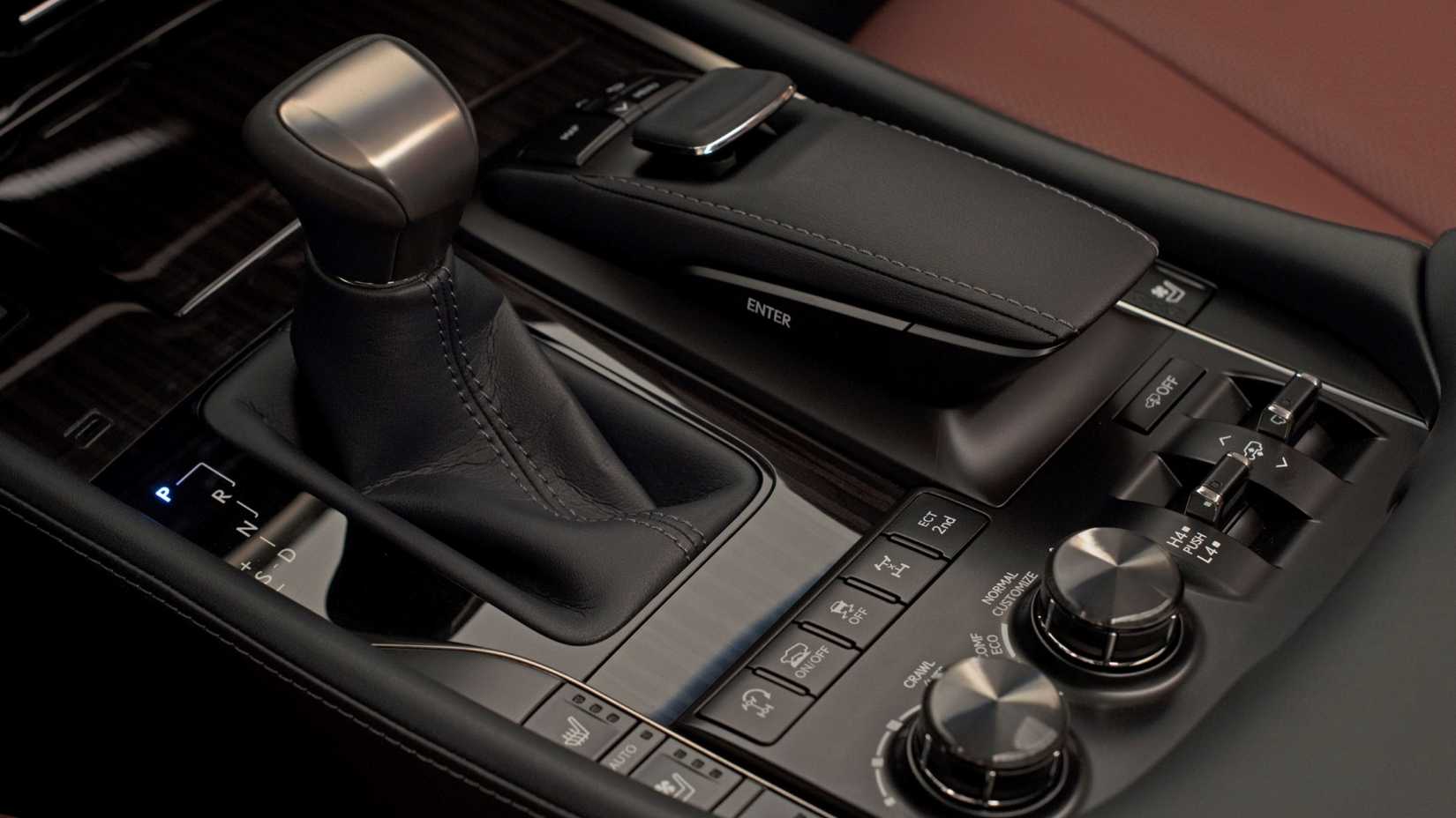 Control functions in the 2021 Lexus LX 570