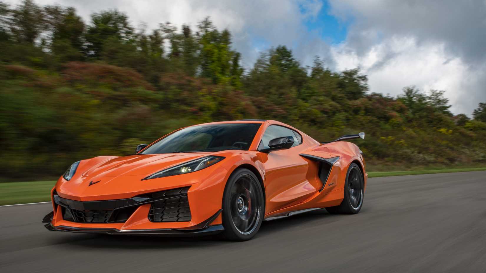 2023 Corvette C8 Z06 frontal 3/4 foto de ação