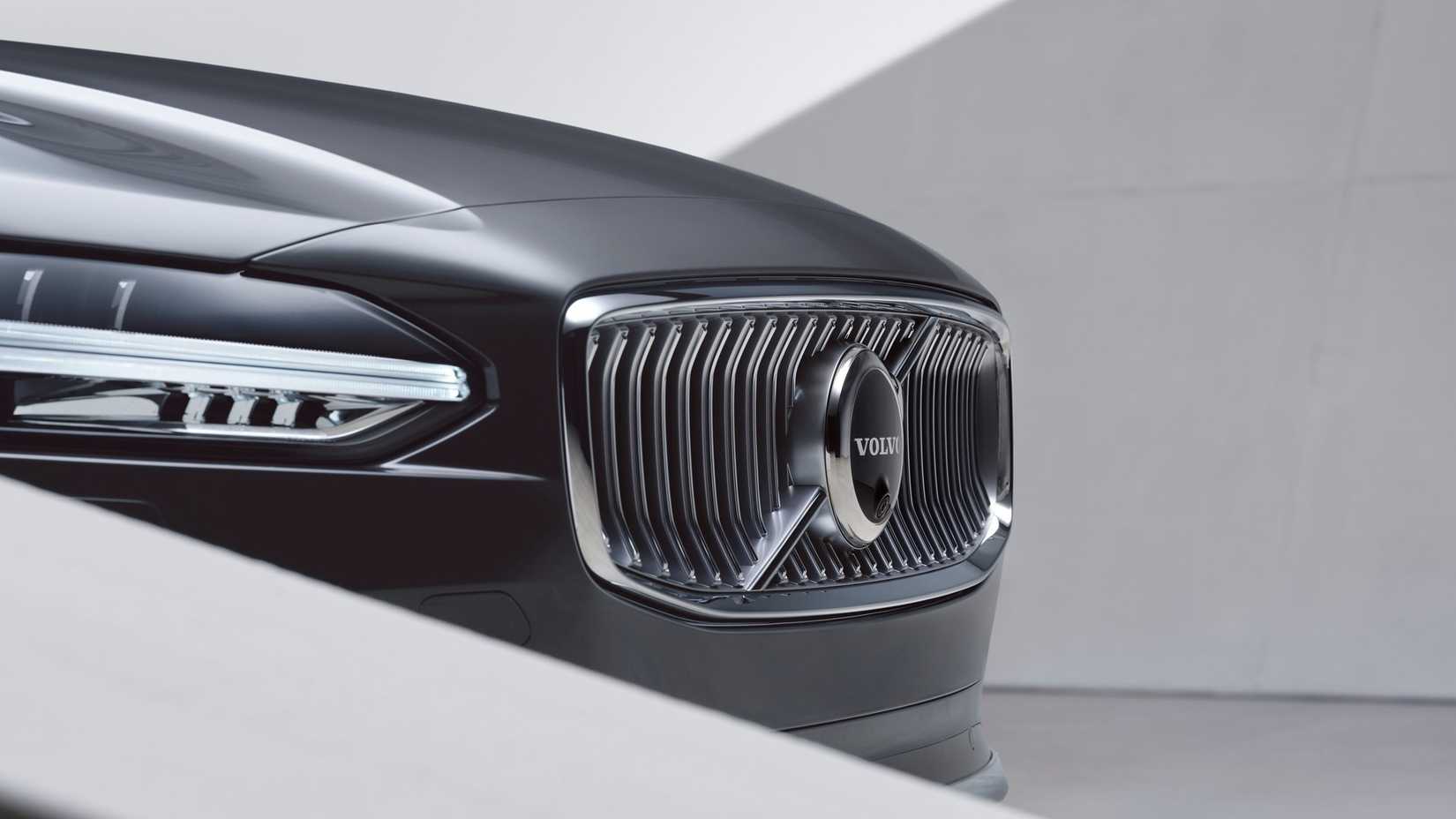 Black 2024 Volvo S90 Recharge Grille