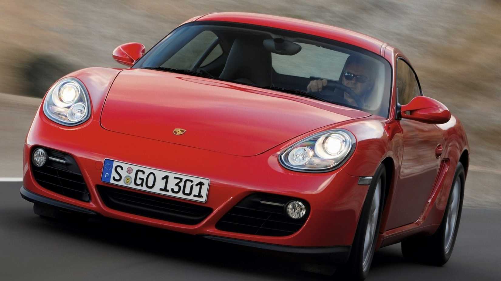 Front 3/4 action shot of the 2009 Porsche Cayman 987