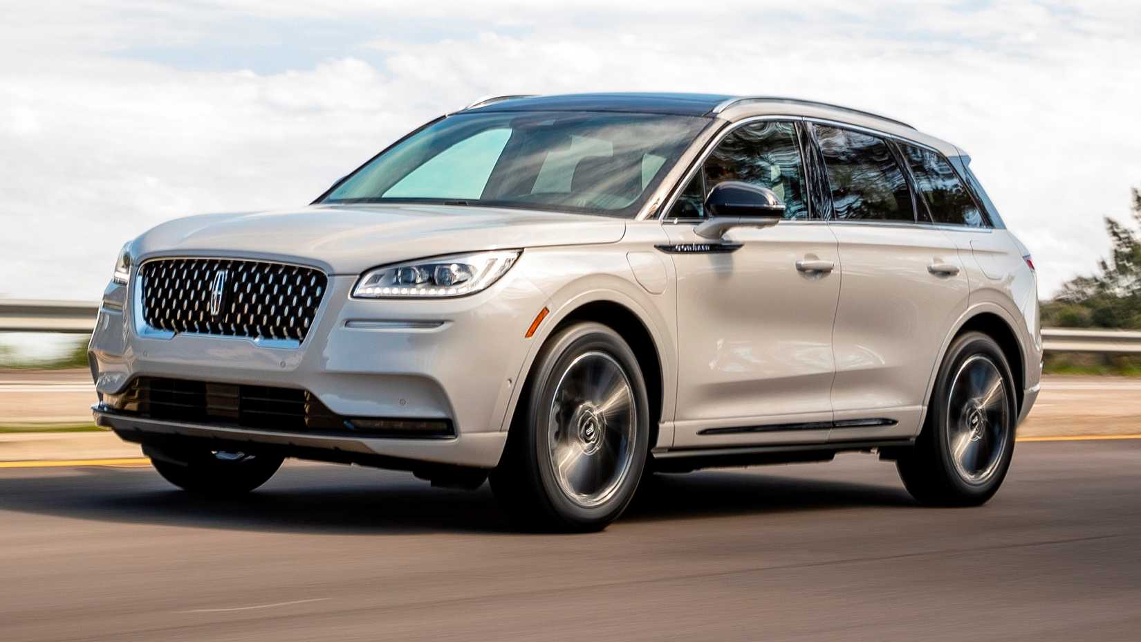 White Lincoln Corsair Grand Touring driving