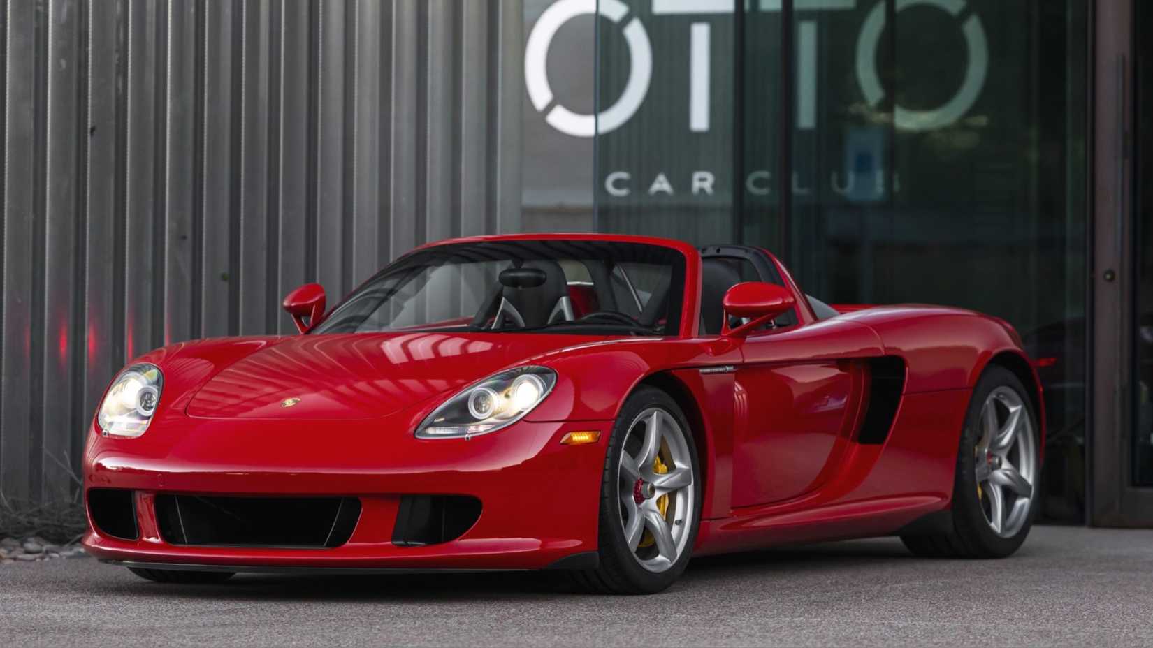 Porsche Carrera GT in red front 3/4
