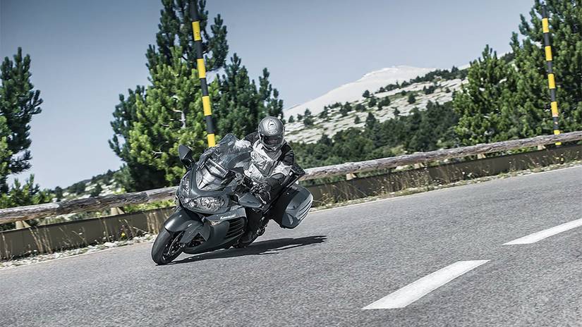 Kawasaki_Concours_14_Sporty_Handling-1