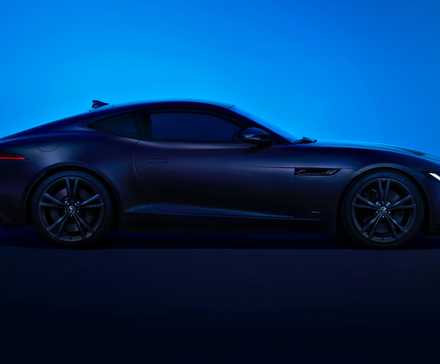 Coupé Jaguar F-Type preto 2024