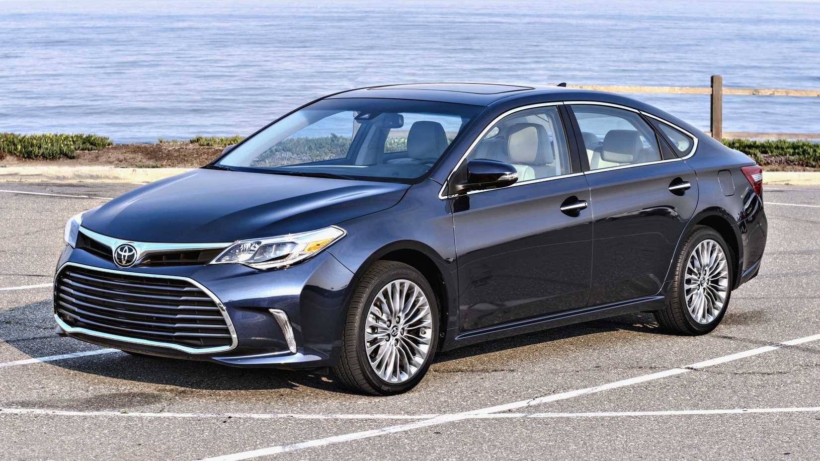 Blue 2016 Toyota Avalon