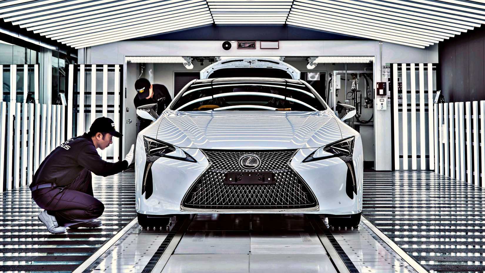 White Lexus LC500
