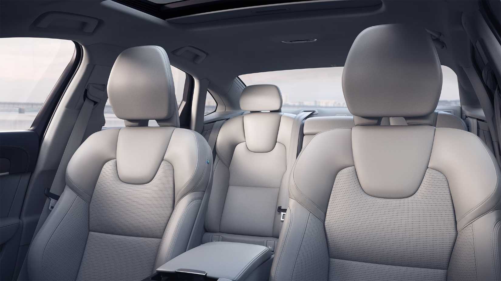 Bancos dianteiros e traseiros do Volvo S90 Recharge 2024