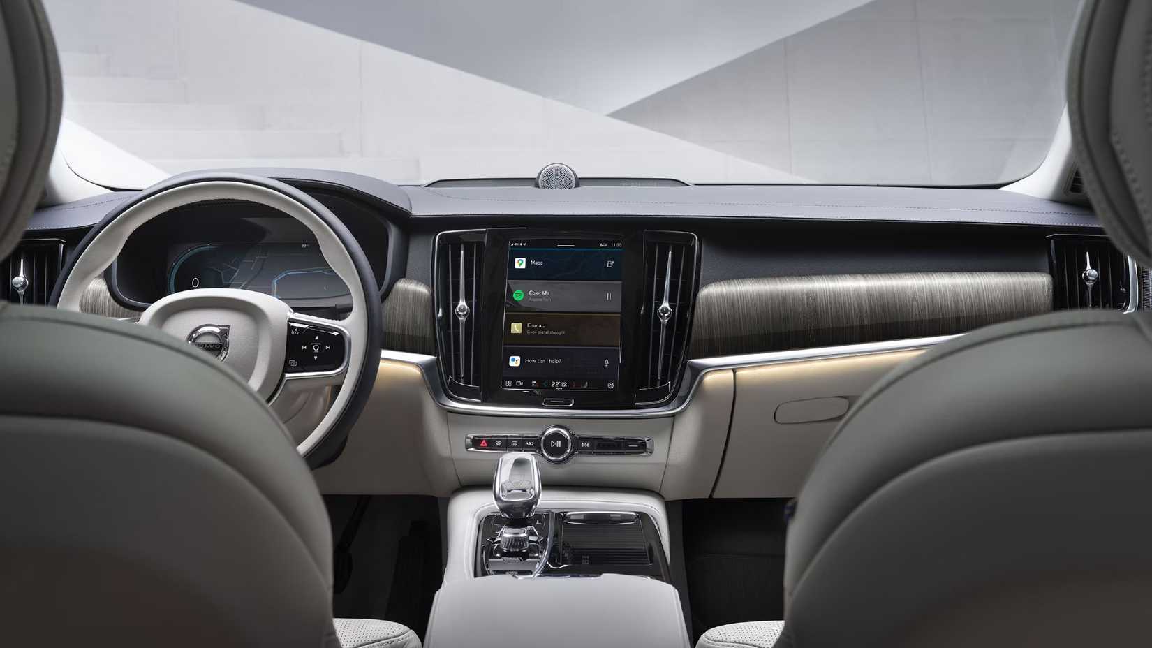 Detalhe do cockpit de recarga do Volvo S90 2024