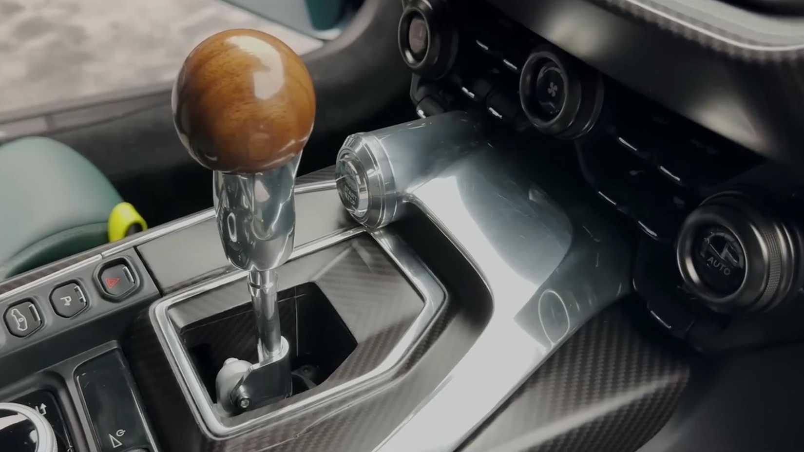Manual gear lever
