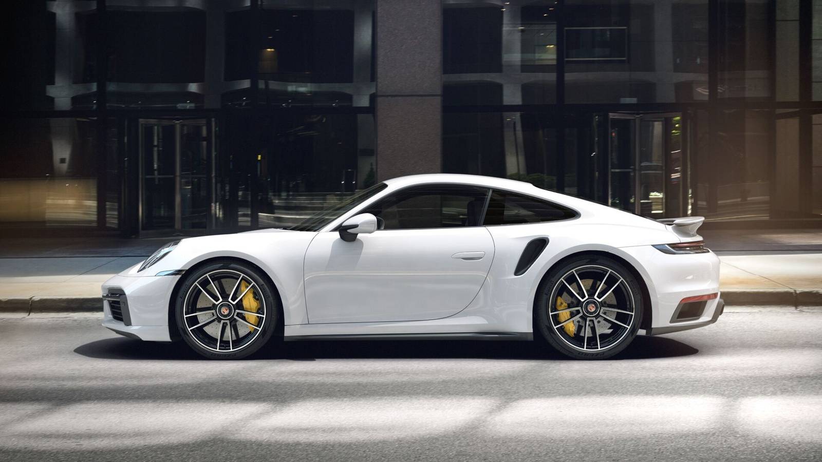 Why This Porsche 911 Is Actually A Cut-Price Hypercar