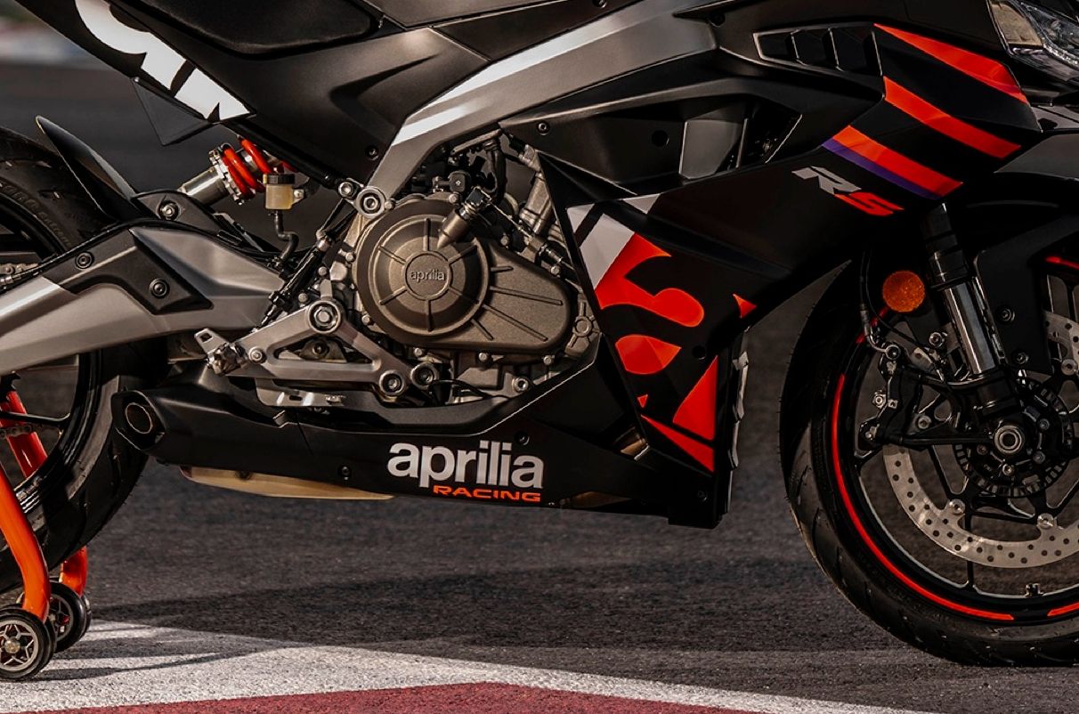 レッド トゥオーノ 457 カスタム パーツ