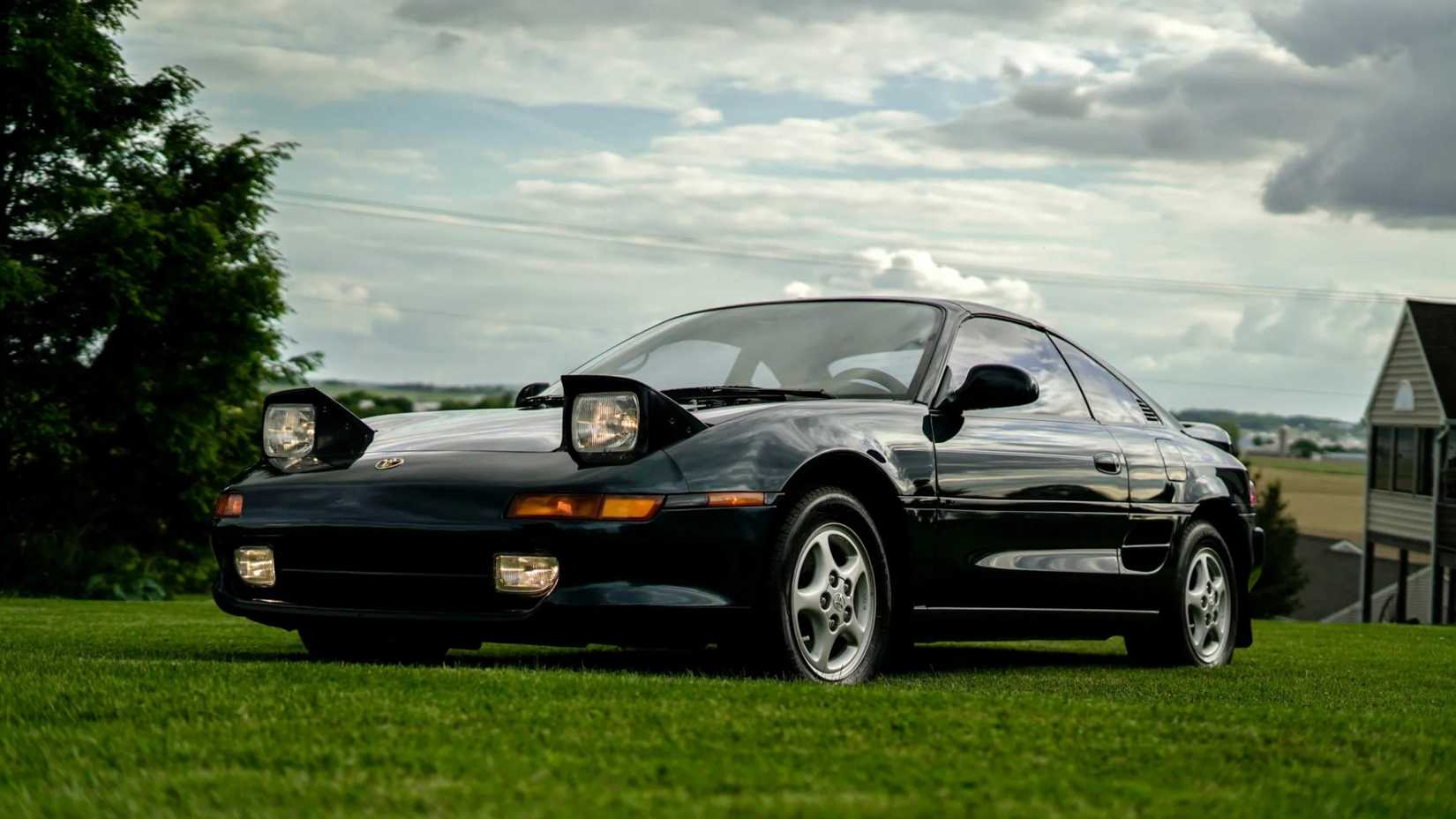 Green Toyota MR2
