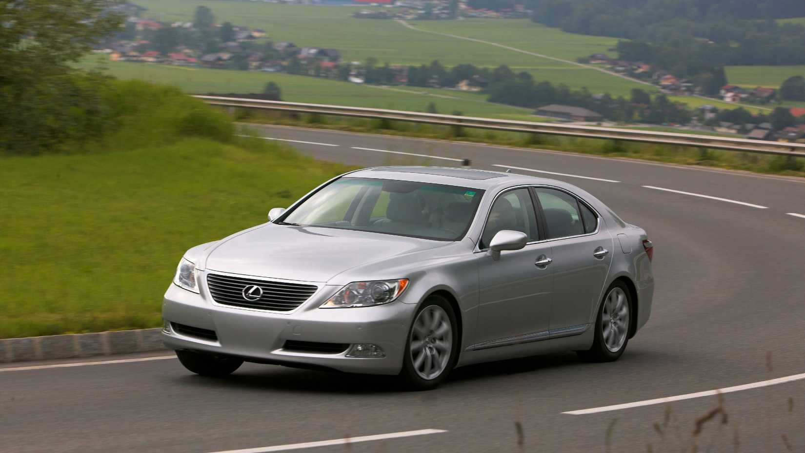 Front 3/4 action shot of 2009 Lexus LS 460 driving on road