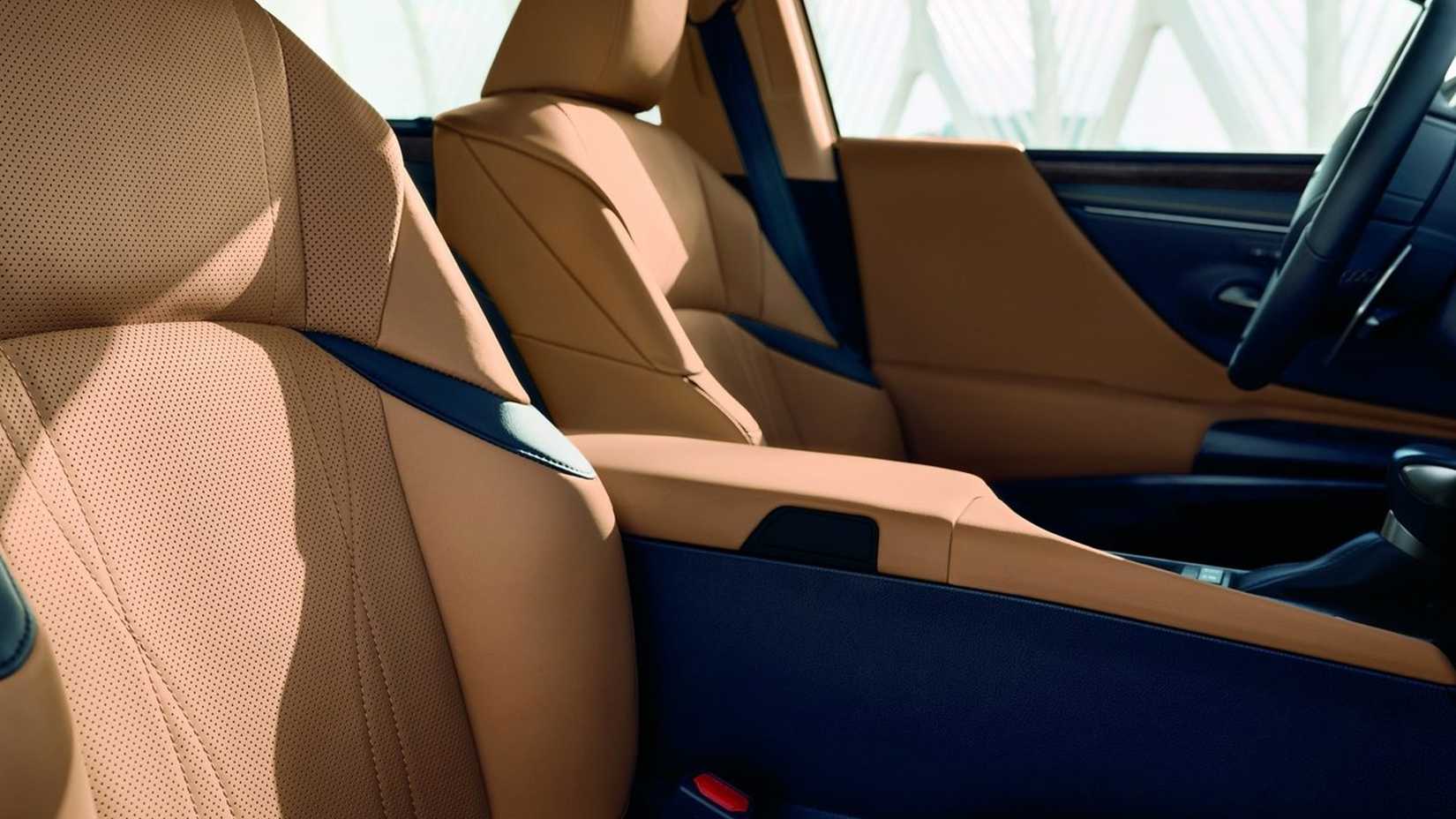 2024 Lexus ES 300h interior