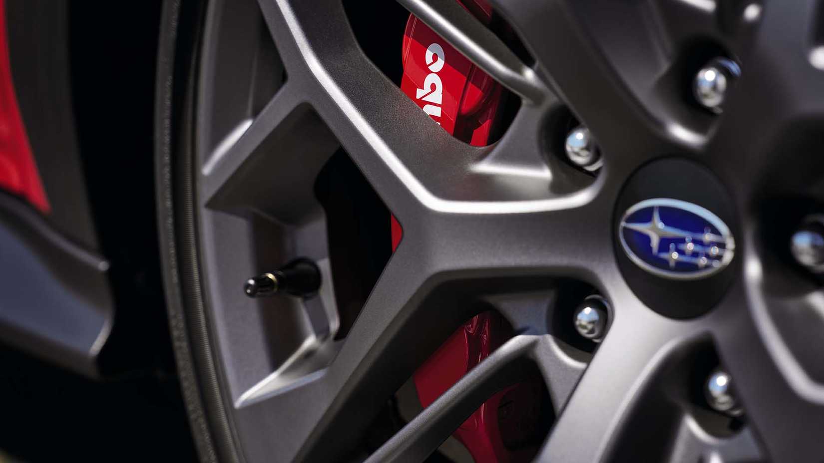 Freio Brembo e rodas de liga leve de um Subaru WRX TR 2024