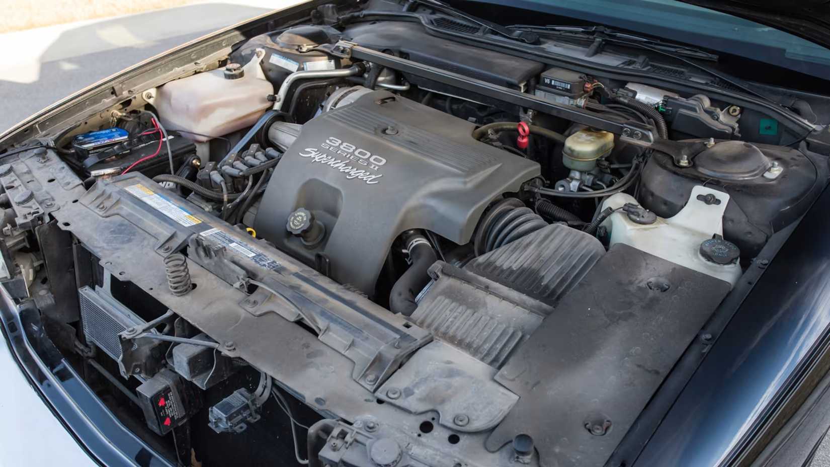 1996 Buick Park Avenue engine close-up